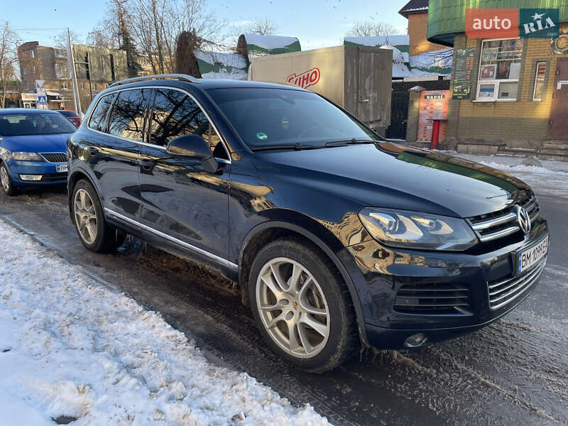 Внедорожник / Кроссовер Volkswagen Touareg 2012 в Конотопе