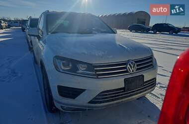 Позашляховик / Кросовер Volkswagen Touareg 2015 в Києві