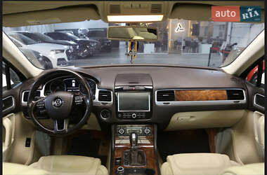 Внедорожник / Кроссовер Volkswagen Touareg 2012 в 
