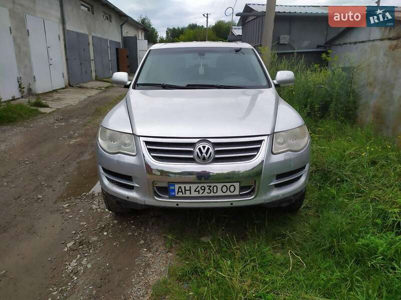 Позашляховик / Кросовер Volkswagen Touareg 2004 в 