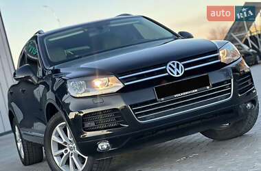 Внедорожник / Кроссовер Volkswagen Touareg 2012 в Владимире