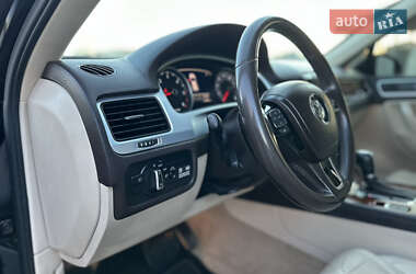 Внедорожник / Кроссовер Volkswagen Touareg 2012 в Владимире