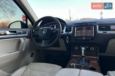 Внедорожник / Кроссовер Volkswagen Touareg 2012 в Владимире