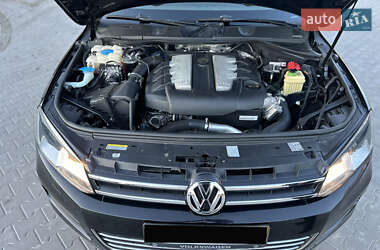 Внедорожник / Кроссовер Volkswagen Touareg 2012 в Владимире