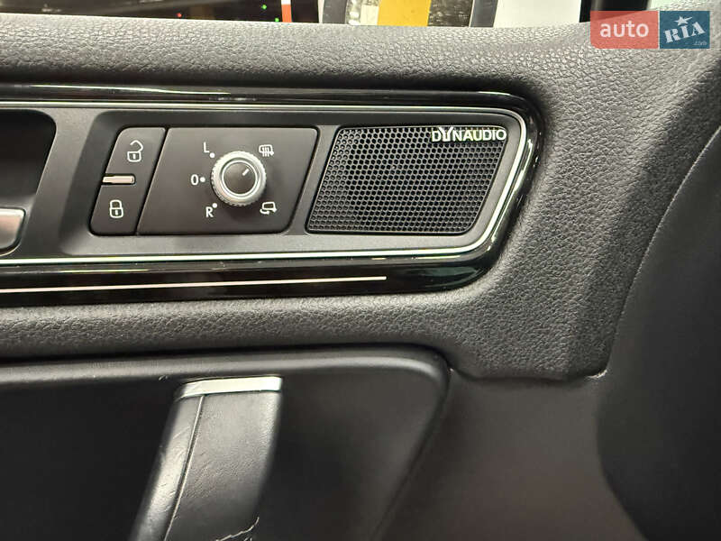 Позашляховик / Кросовер Volkswagen Touareg 2015 в Києві