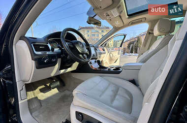 Внедорожник / Кроссовер Volkswagen Touareg 2011 в 