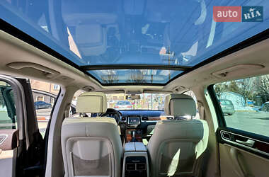 Внедорожник / Кроссовер Volkswagen Touareg 2011 в 
