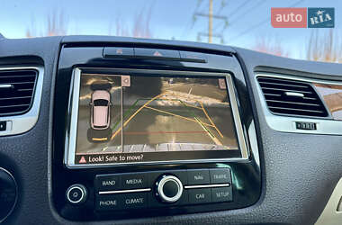 Внедорожник / Кроссовер Volkswagen Touareg 2011 в 