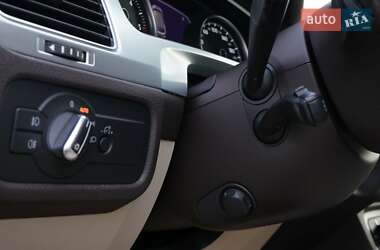 Позашляховик / Кросовер Volkswagen Touareg 2015 в 