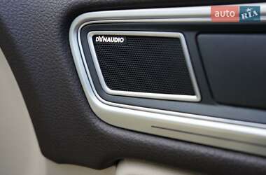 Позашляховик / Кросовер Volkswagen Touareg 2015 в 