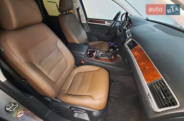 Внедорожник / Кроссовер Volkswagen Touareg 2012 в 