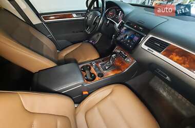 Внедорожник / Кроссовер Volkswagen Touareg 2012 в 
