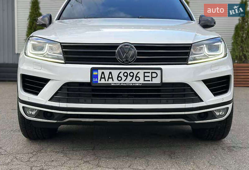 Внедорожник / Кроссовер Volkswagen Touareg 2016 в Киеве