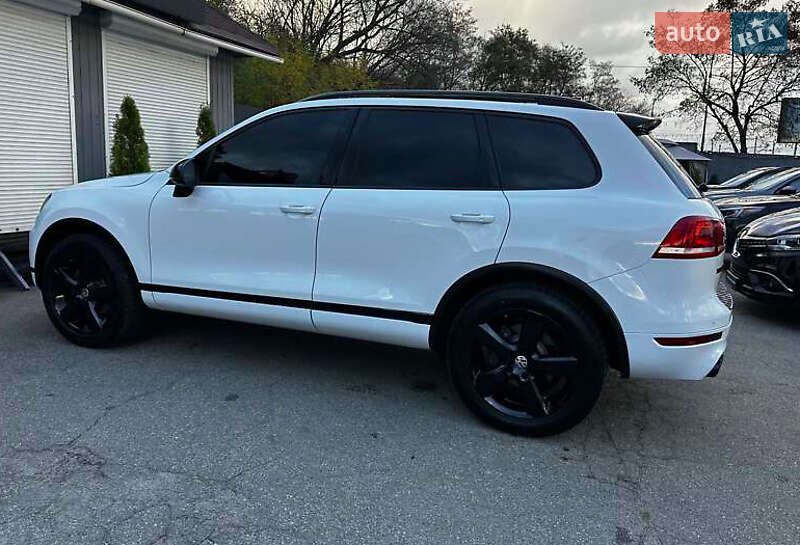 Внедорожник / Кроссовер Volkswagen Touareg 2016 в Киеве