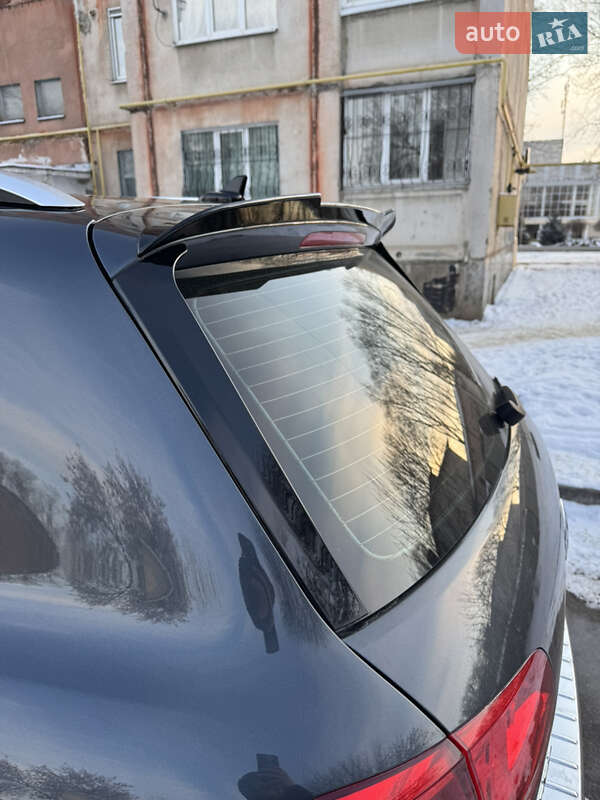 Внедорожник / Кроссовер Volkswagen Touareg 2012 в Полтаве