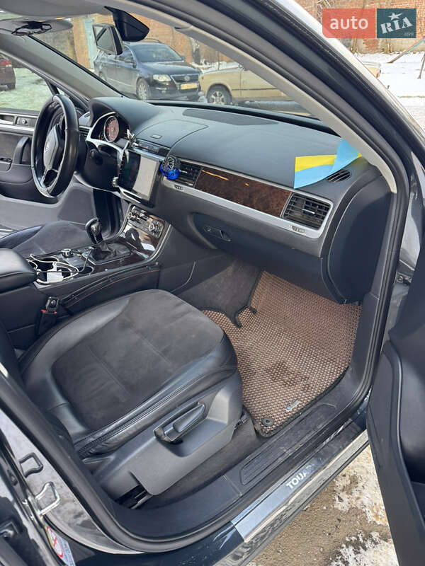 Внедорожник / Кроссовер Volkswagen Touareg 2012 в Полтаве