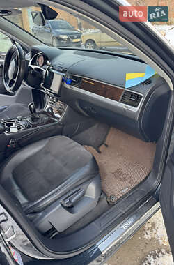 Внедорожник / Кроссовер Volkswagen Touareg 2012 в 