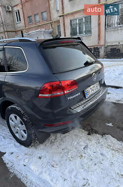 Внедорожник / Кроссовер Volkswagen Touareg 2012 в 