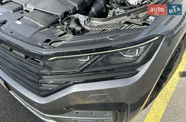 Позашляховик / Кросовер Volkswagen Touareg 2019 в 
