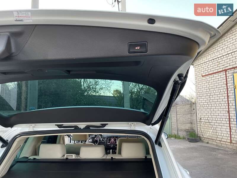 Позашляховик / Кросовер Volkswagen Touareg 2013 в Києві
