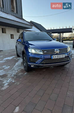 Позашляховик / Кросовер Volkswagen Touareg 2015 в Макарові