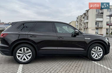 Внедорожник / Кроссовер Volkswagen Touareg 2020 в Киеве