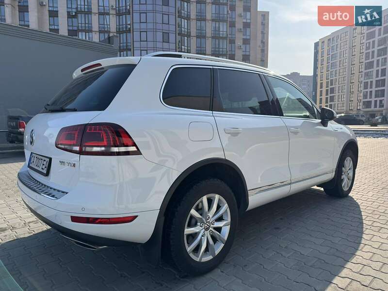 Позашляховик / Кросовер Volkswagen Touareg 2013 в Києві