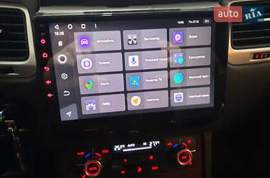 Внедорожник / Кроссовер Volkswagen Touareg 2012 в 
