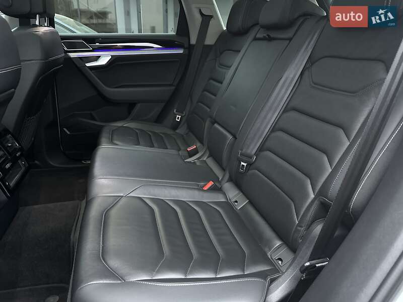 Позашляховик / Кросовер Volkswagen Touareg 2018 в Мукачевому