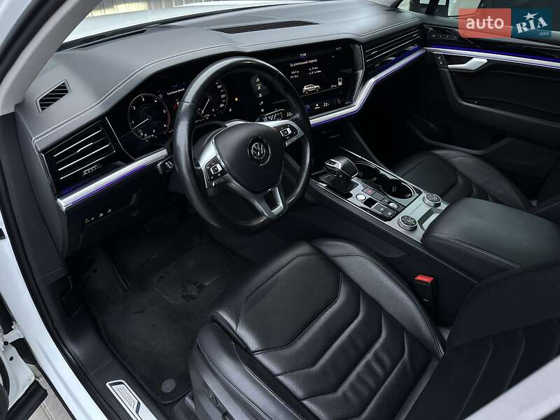 Позашляховик / Кросовер Volkswagen Touareg 2018 в Мукачевому