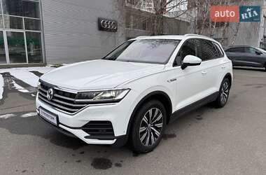 Позашляховик / Кросовер Volkswagen Touareg 2020 в Києві