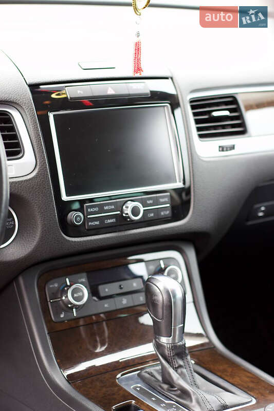 Позашляховик / Кросовер Volkswagen Touareg 2012 в Фастові