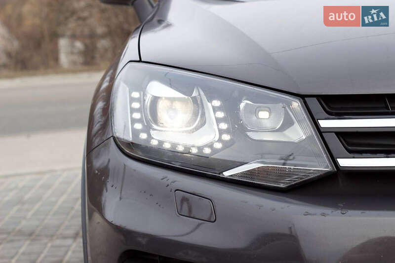 Позашляховик / Кросовер Volkswagen Touareg 2012 в Фастові