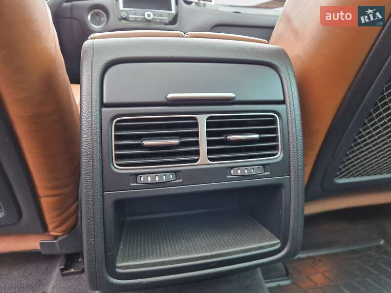 Позашляховик / Кросовер Volkswagen Touareg 2013 в Києві