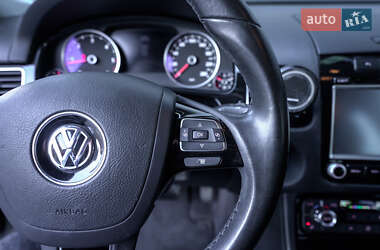 Внедорожник / Кроссовер Volkswagen Touareg 2012 в 