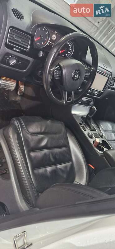 Позашляховик / Кросовер Volkswagen Touareg 2015 в Києві фото 15 Позашляховик / Кросовер Volkswagen Touareg 2015 в Києві