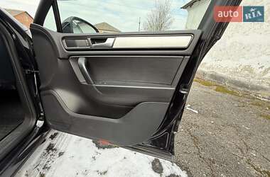 Внедорожник / Кроссовер Volkswagen Touareg 2013 в 