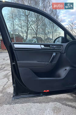 Позашляховик / Кросовер Volkswagen Touareg 2011 в 