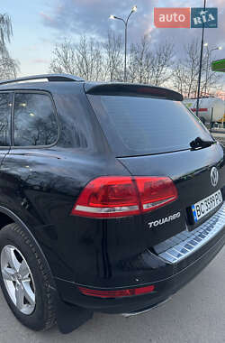 Позашляховик / Кросовер Volkswagen Touareg 2011 в 