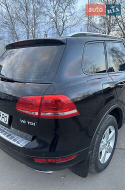 Позашляховик / Кросовер Volkswagen Touareg 2011 в 