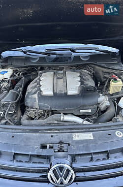 Позашляховик / Кросовер Volkswagen Touareg 2011 в 