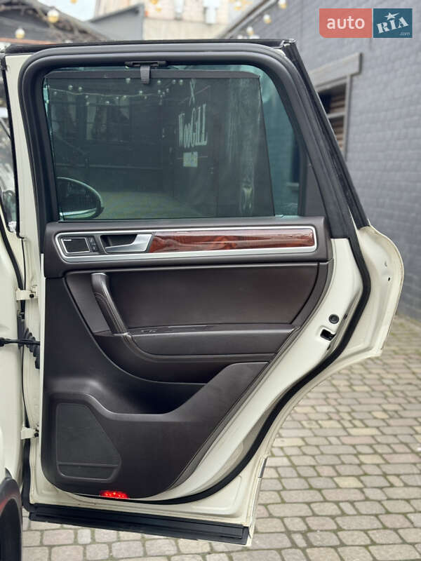 Позашляховик / Кросовер Volkswagen Touareg 2011 в Тернополі
