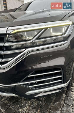 Позашляховик / Кросовер Volkswagen Touareg 2018 в 