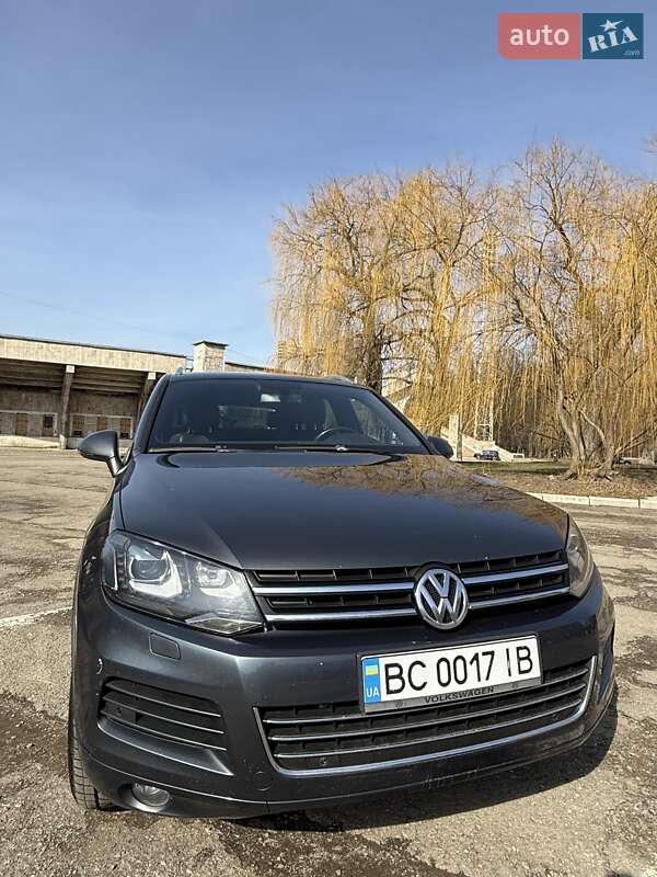 Внедорожник / Кроссовер Volkswagen Touareg 2013 в 