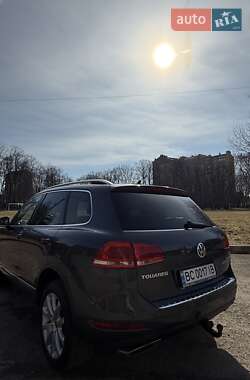 Внедорожник / Кроссовер Volkswagen Touareg 2013 в 