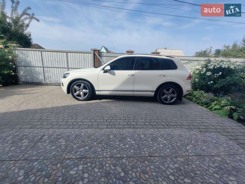 Внедорожник / Кроссовер Volkswagen Touareg 2010 в Фастове