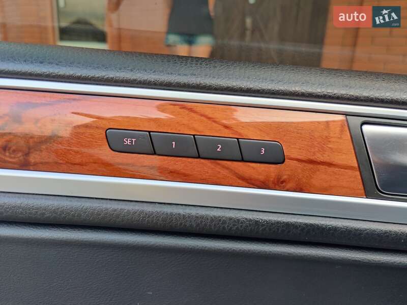 Внедорожник / Кроссовер Volkswagen Touareg 2010 в Фастове