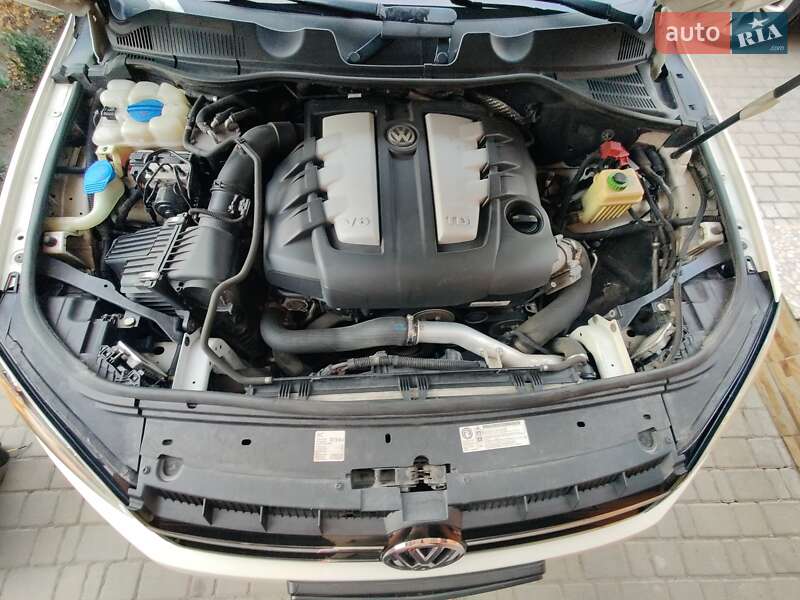 Внедорожник / Кроссовер Volkswagen Touareg 2010 в Фастове