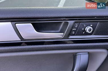 Внедорожник / Кроссовер Volkswagen Touareg 2013 в 