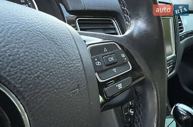 Внедорожник / Кроссовер Volkswagen Touareg 2013 в 